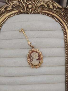 Vintage ART Arthur Pepper Signed Cameo Dangle Pendant Necklace Gold Tone Ornate
